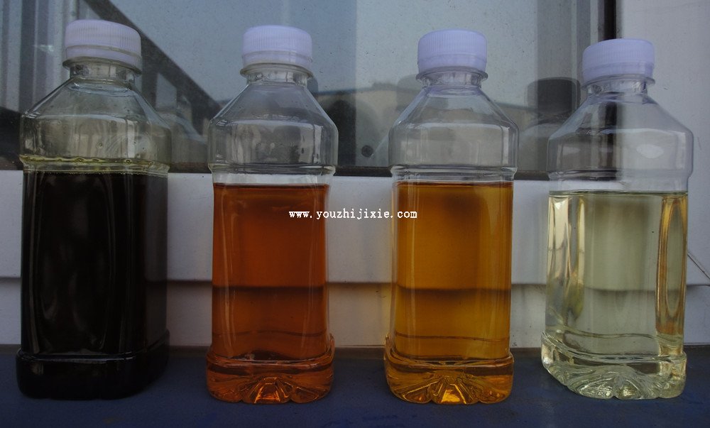 從左到右分別是：毛油、中和油（經(jīng)過脫膠和脫酸）、脫色油（經(jīng)過吸附脫色）、精煉油（經(jīng)過脫臭）