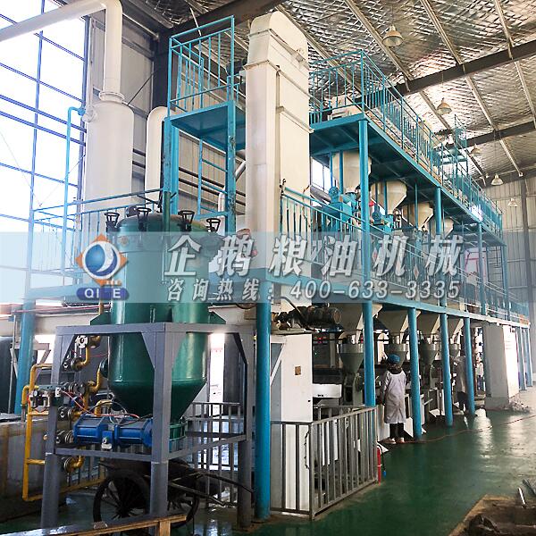 油菜籽榨油機全套設(shè)備,企鵝糧油與您同行(圖1) 菜籽油加工設(shè)備